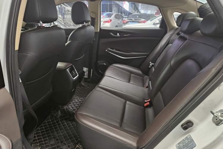 Used CHANGAN Raeton 2017 1.5T Automatic Smart Enjoyment Deluxe Model Left Rear Seat