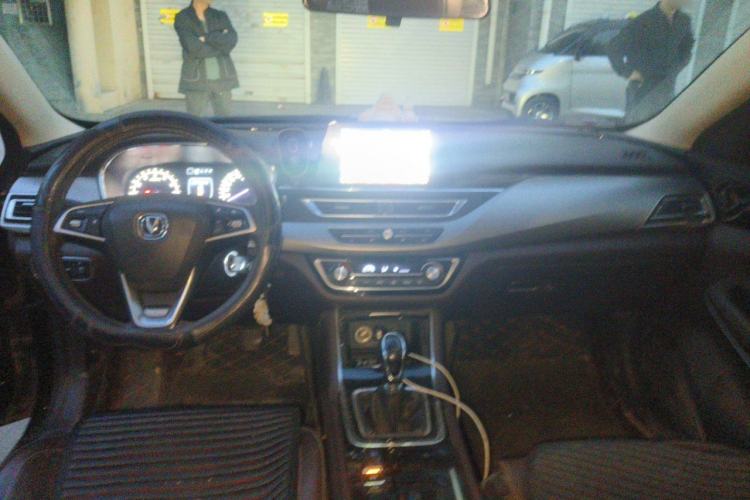 Used CHANGAN Raeton CC 2018 1.5T Manual Elegant Model China V Standard Center Console