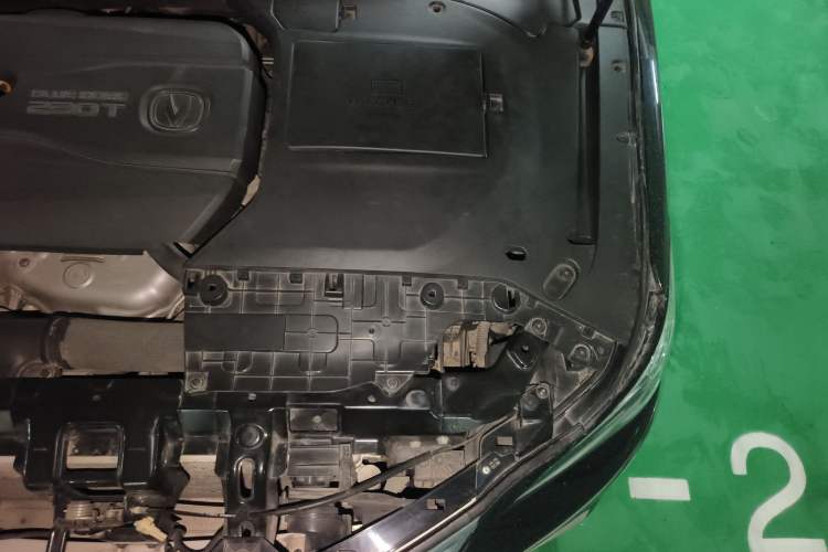 Used CHANGAN Raeton CC 2018 1.5T Automatic Zhiya Model China V Standard Engine Bay Left