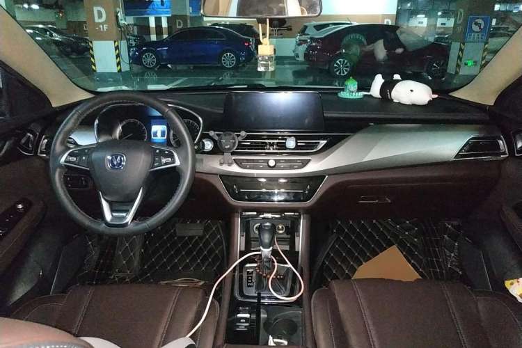 Used CHANGAN Raeton CC 2018 1.5T Automatic Haoya Model China V Standard Center Console