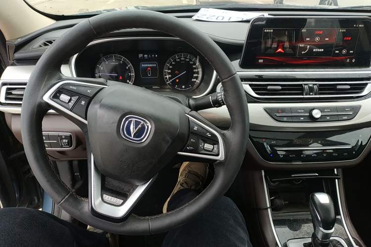 Used CHANGAN Raeton CC 2018 1.5T Automatic Haoya Model China V Standard Center Console