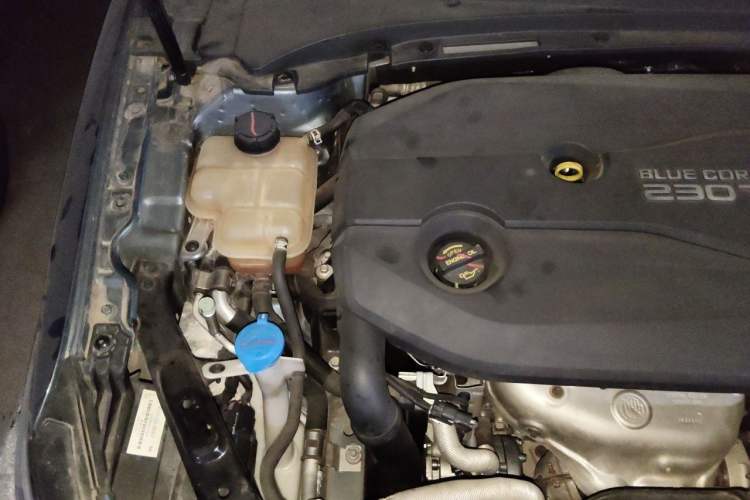Used CHANGAN Raeton CC 2018 1.5T Automatic Zunya Model China V Standard Engine Bay Right