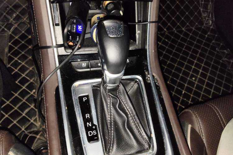 Used CHANGAN Raeton CC 2018 1.5T Automatic Zunya Model China V Standard Gear Lever