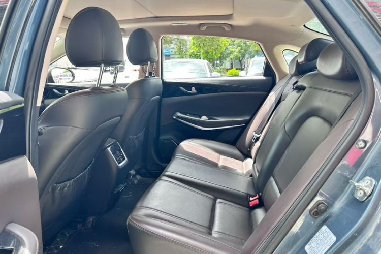 Used CHANGAN Raeton CC 2018 1.5T Automatic Zunya Model China V Standard Interior 3