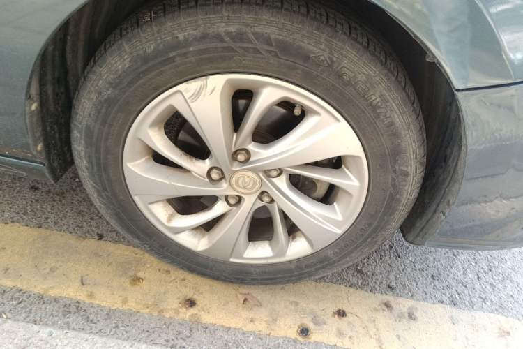 Used CHANGAN Raeton CC 2018 1.5T Automatic Elegant Starry Edition China V Standard Right Front Wheel Hub