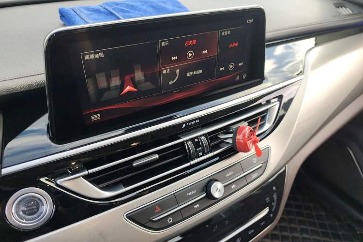 Used CHANGAN Raeton CC 2018 1.5T Automatic Zunya Model China V Standard Audio And AC Panel