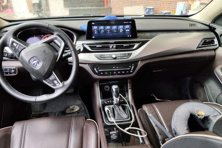 Used CHANGAN Raeton CC 2018 1.5T Automatic Zunya Model China V Standard Center Console