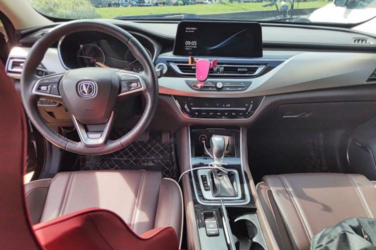 Used CHANGAN Raeton CC 2018 1.5T Automatic Haoya Model Guangmang Edition China V Standard Center Console
