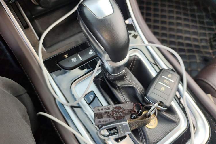 Used CHANGAN Raeton CC 2018 1.5T Automatic Zunya Model China V Standard Gear Lever