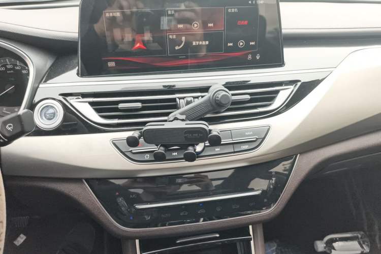 Used CHANGAN Raeton CC 2018 1.5T Manual Luxury Model China V Standard Audio And AC Panel