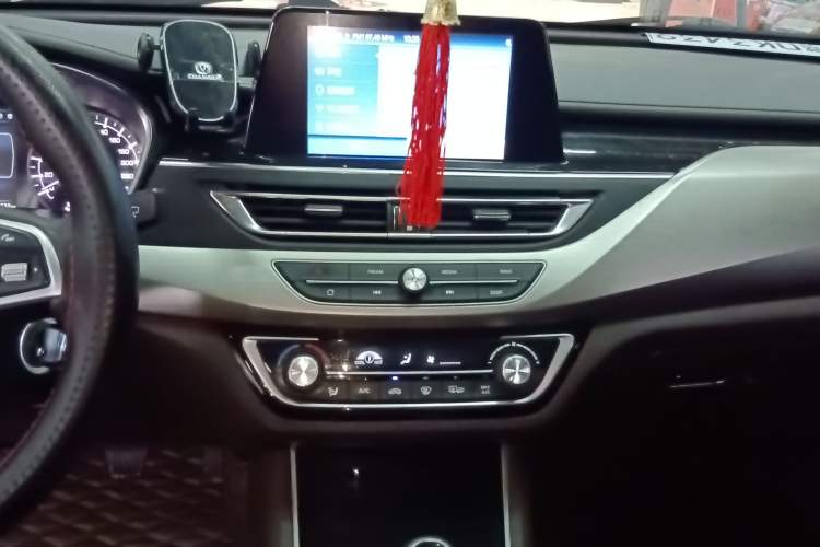 Used CHANGAN Raeton CC 2018 1.5T Manual Elegant Model China V Standard Audio And AC Panel