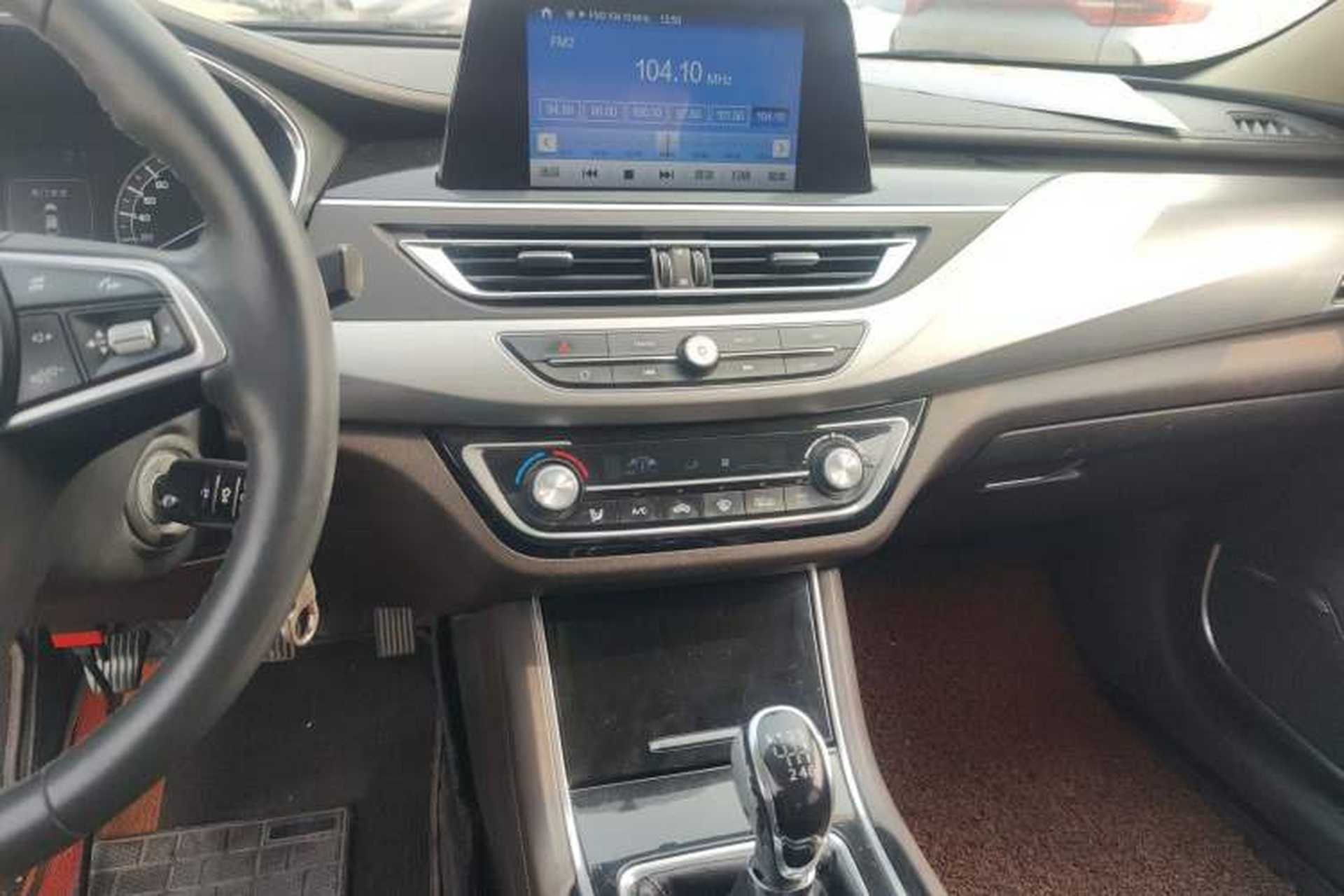 Used CHANGAN Raeton CC 2018 1.5T Manual Elegant Model China V Standard Audio And AC Panel