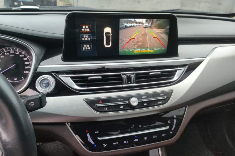 Used CHANGAN Raeton CC 2018 1.5T Manual Luxury Model China V Standard Audio And AC Panel