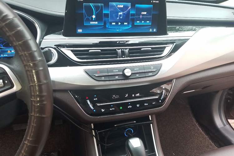 Used CHANGAN Raeton CC 2018 1.5T Automatic Zunya Model China V Standard Audio And AC Panel