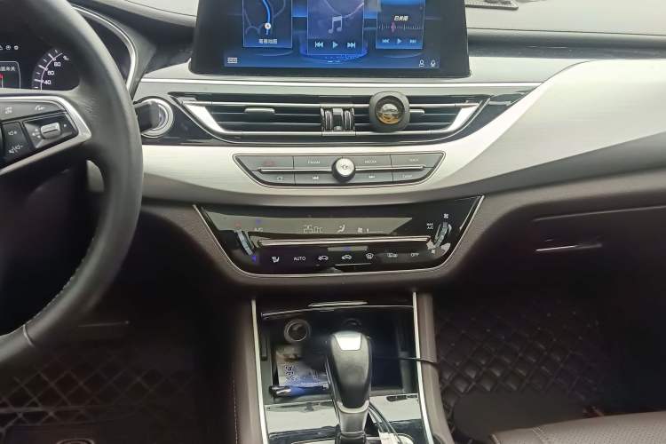 Used CHANGAN Raeton CC 2018 1.5T Automatic Haoya Model Guangmang Edition China V Standard Audio And AC Panel