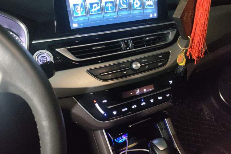 Used CHANGAN Raeton CC 2018 1.5T Automatic Haoya Model China V Standard Audio And AC Panel