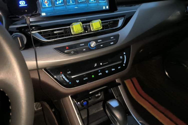 Used CHANGAN Raeton CC 2018 1.5T Automatic Zhiya Model China V Standard Audio And AC Panel
