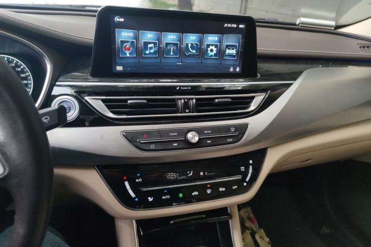 Used CHANGAN Raeton CC 2018 1.5T Automatic Zunya Model China V Standard Audio And AC Panel