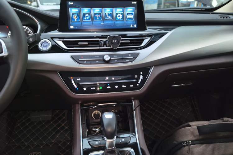 Used CHANGAN Raeton CC 2018 1.5T Automatic Zunya Model China V Standard Audio And AC Panel