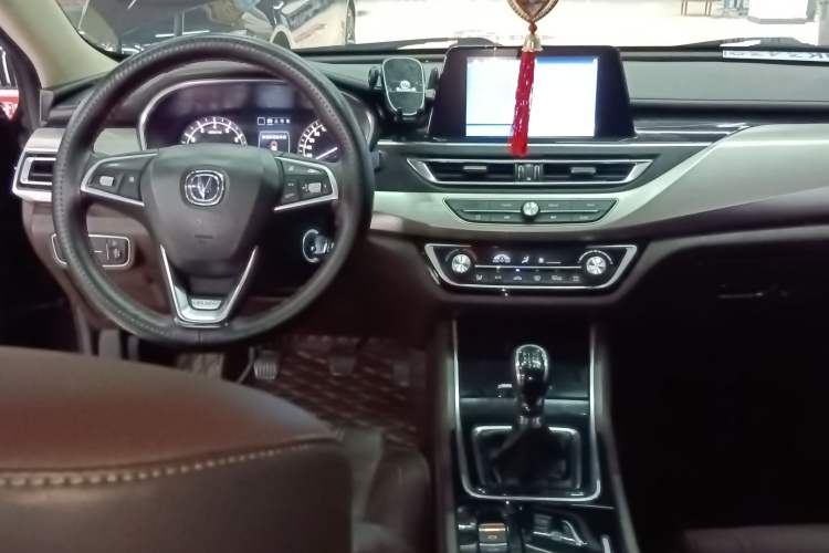 Used CHANGAN Raeton CC 2018 1.5T Manual Elegant Model China V Standard Center Console