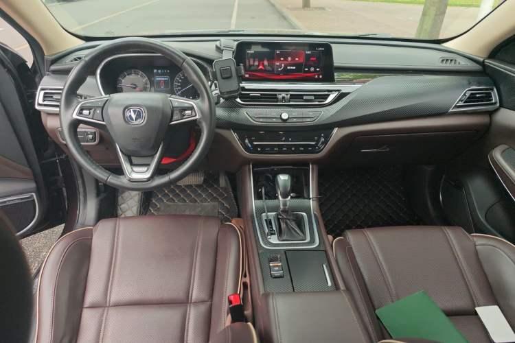 Used CHANGAN Raeton CC 2018 1.5T Automatic Haoya Model China V Standard Center Console