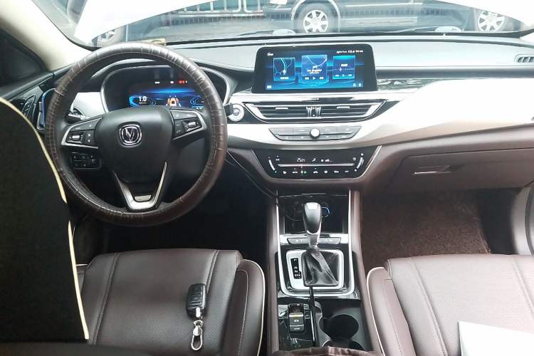 Used CHANGAN Raeton CC 2018 1.5T Automatic Zunya Model China V Standard Center Console