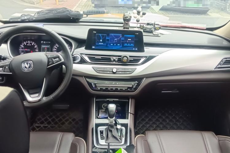 Used CHANGAN Raeton CC 2018 1.5T Automatic Haoya Model Guangmang Edition China V Standard Center Console