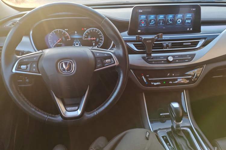 Used CHANGAN Raeton CC 2018 1.5T Automatic Zhiya Model China V Standard Center Console