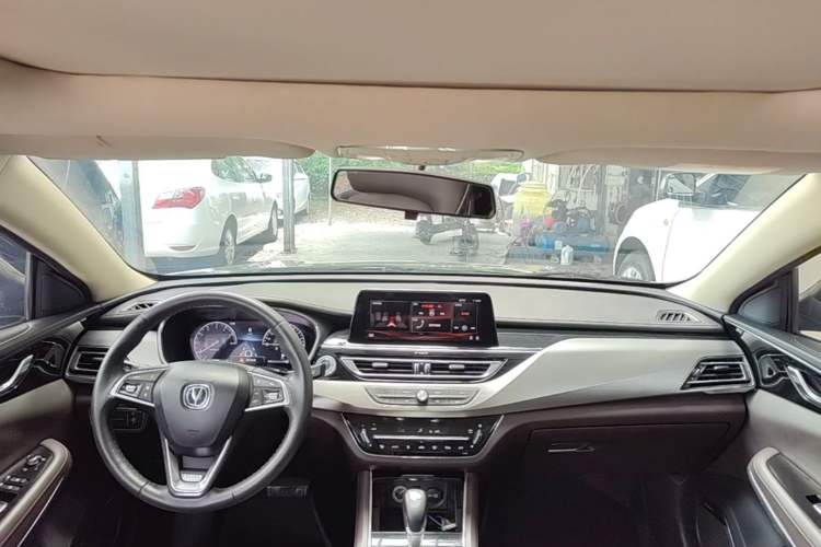 Used CHANGAN Raeton CC 2018 1.5T Automatic Zhiya Model China V Standard Center Console