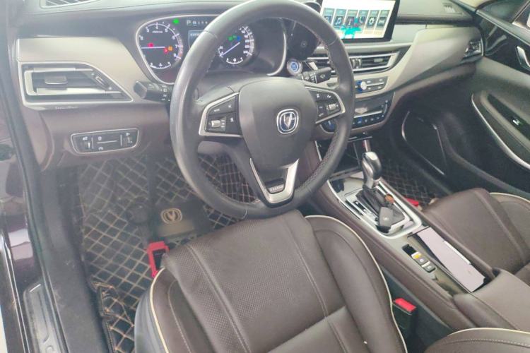 Used CHANGAN Raeton CC 2018 1.5T Automatic Haoya Model Guangmang Edition China V Standard Center Console