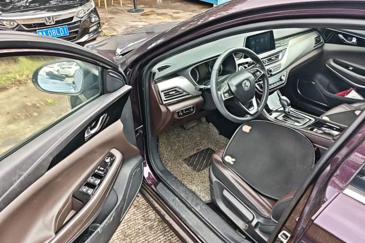 Used CHANGAN Raeton CC 2018 1.5T Automatic Elegant Starry Edition China V Standard Driver Seat