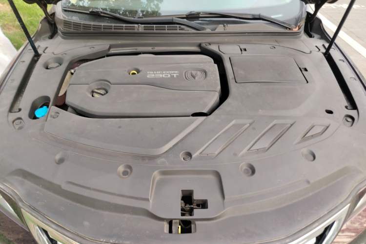 Used CHANGAN Raeton CC 2018 1.5T Automatic Zhiya Model China V Standard Engine Bay