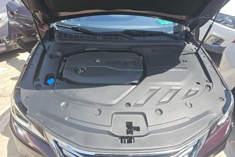 Used CHANGAN Raeton CC 2018 1.5T Automatic Zhiya Model China V Standard Engine Bay