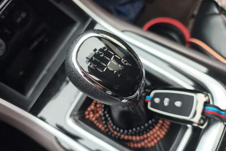Used CHANGAN Raeton CC 2018 1.5T Manual Luxury Model China V Standard Gear Lever