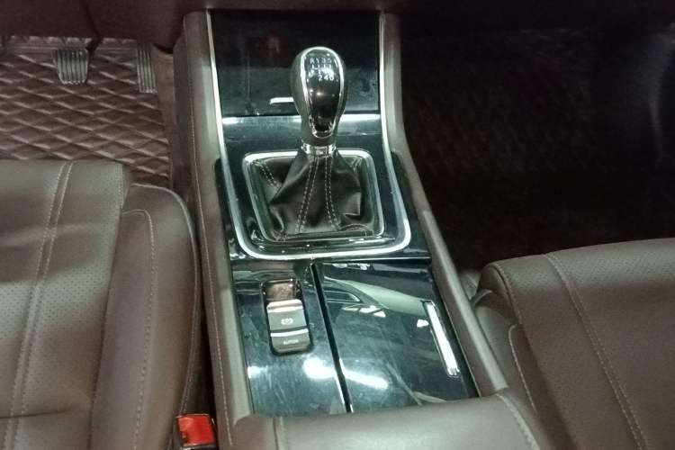 Used CHANGAN Raeton CC 2018 1.5T Manual Elegant Model China V Standard Gear Lever