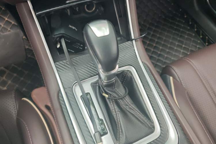 Used CHANGAN Raeton CC 2018 1.5T Automatic Haoya Model China V Standard Gear Lever