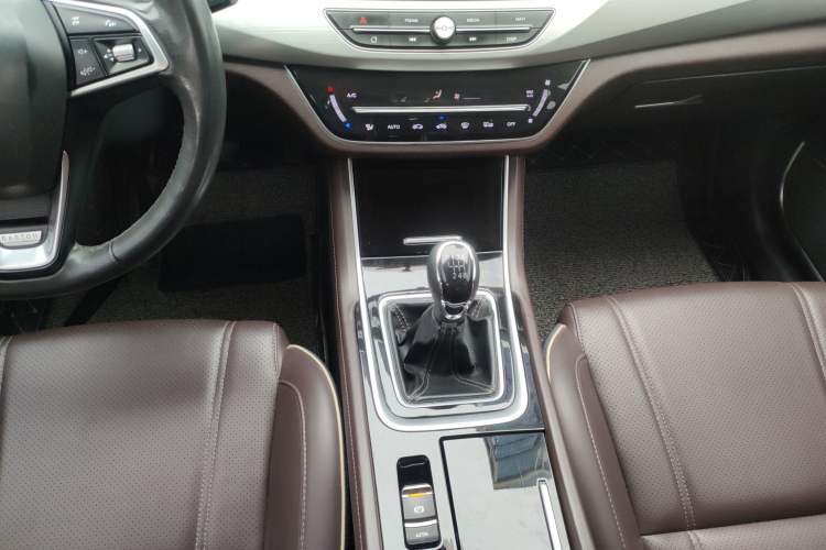 Used CHANGAN Raeton CC 2018 1.5T Manual Luxury Model China V Standard Gear Lever