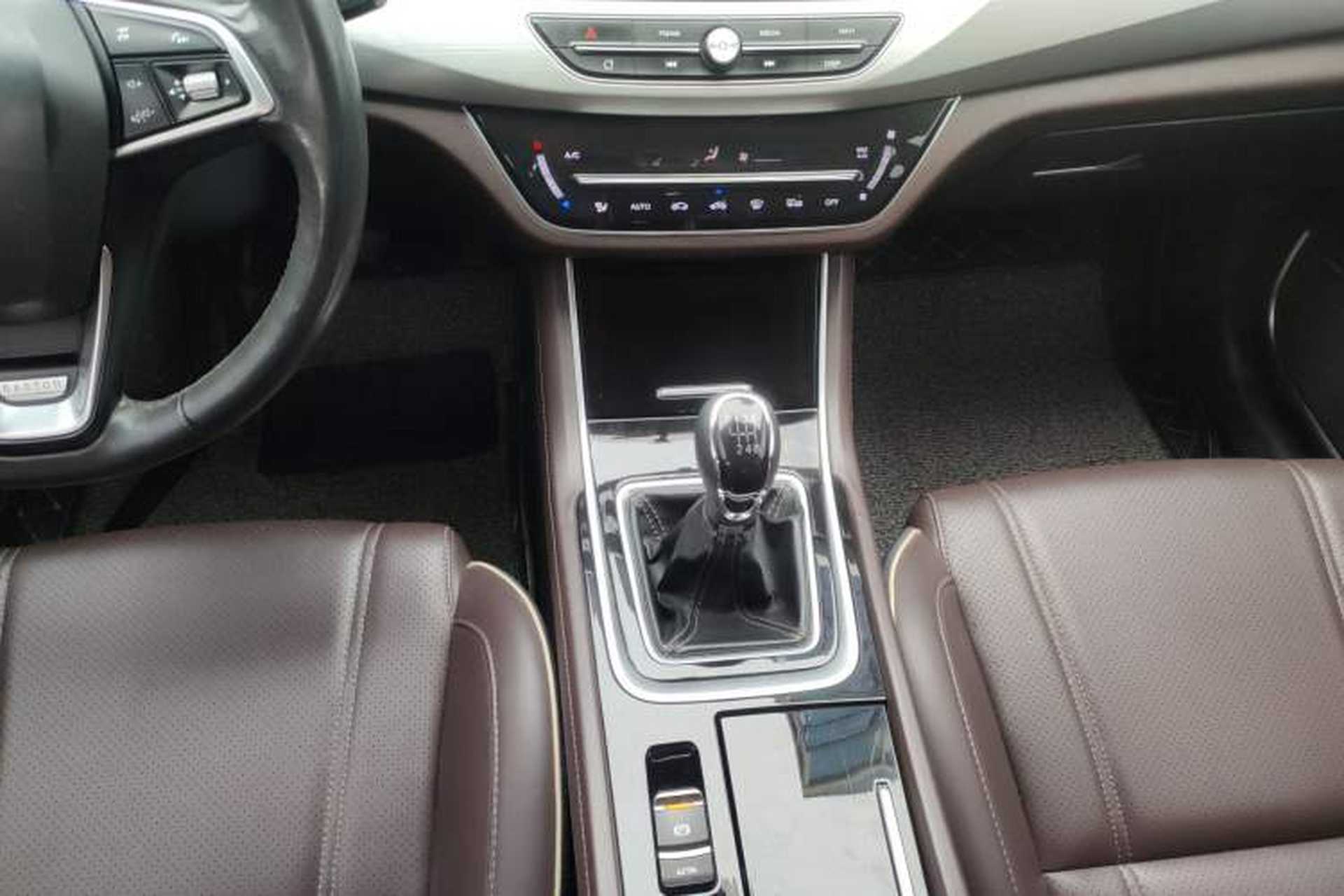 Used CHANGAN Raeton CC 2018 1.5T Manual Luxury Model China V Standard Gear Lever