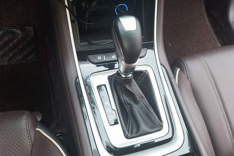 Used CHANGAN Raeton CC 2018 1.5T Automatic Zunya Model China V Standard Gear Lever