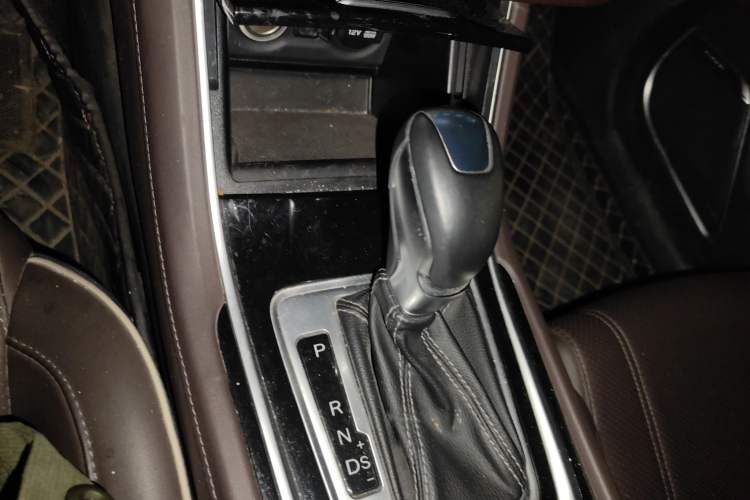Used CHANGAN Raeton CC 2018 1.5T Automatic Haoya Model Guangmang Edition China V Standard Gear Lever