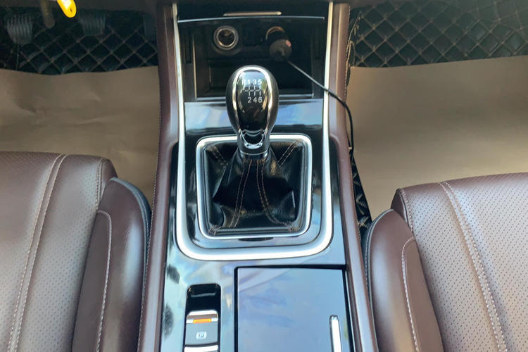 Used CHANGAN Raeton CC 2018 1.5T Manual Elegant Model China V Standard Gear Lever