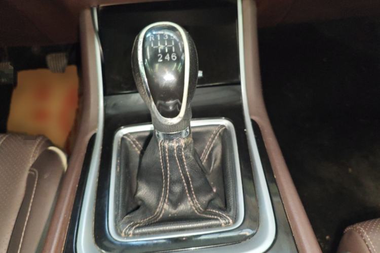 Used CHANGAN Raeton CC 2018 1.5T Manual Luxury Model China V Standard Gear Lever