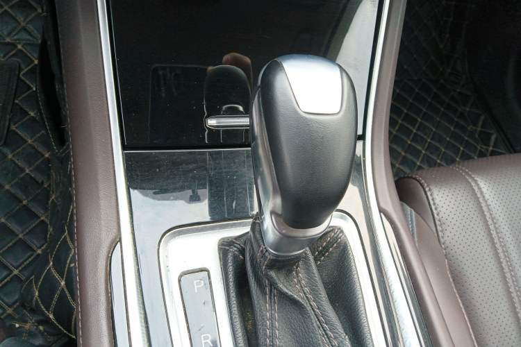 Used CHANGAN Raeton CC 2018 1.5T Automatic Elegant Version China V Standard Gear Lever