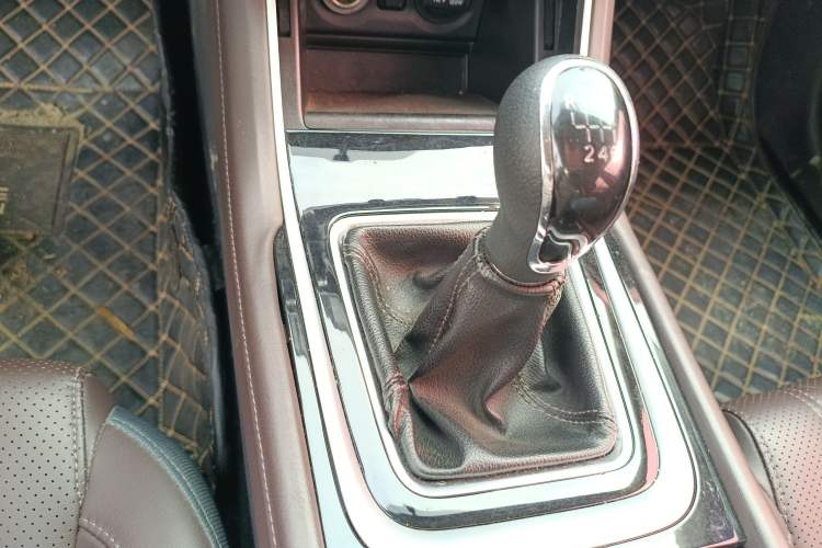 Used CHANGAN Raeton CC 2018 1.5T Manual Elegant Model China V Standard Gear Lever