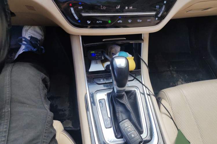 Used CHANGAN Raeton CC 2018 1.5T Automatic Zunya Model China V Standard Gear Lever