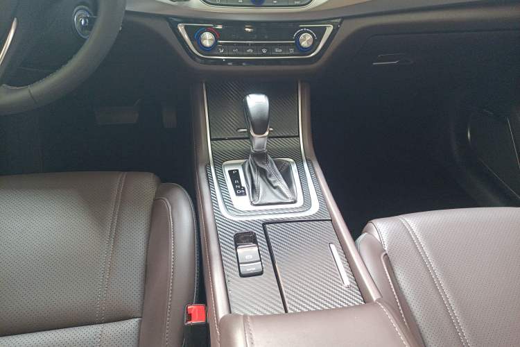 Used CHANGAN Raeton CC 2018 1.5T Automatic Elegant Version China V Standard Gear Lever