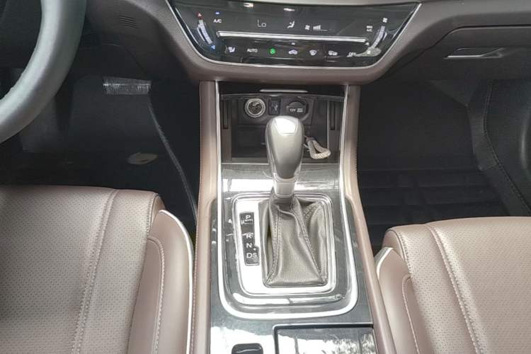 Used CHANGAN Raeton CC 2018 1.5T Automatic Zhiya Model China V Standard Gear Lever