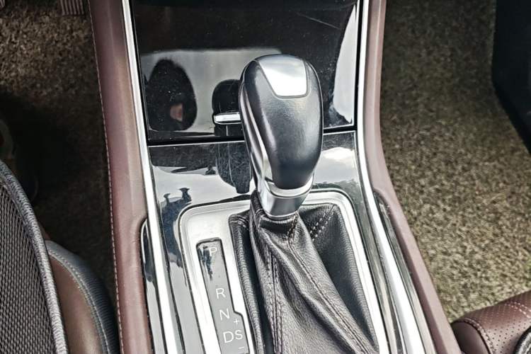 Used CHANGAN Raeton CC 2018 1.5T Automatic Elegant Starry Edition China V Standard Gear Lever