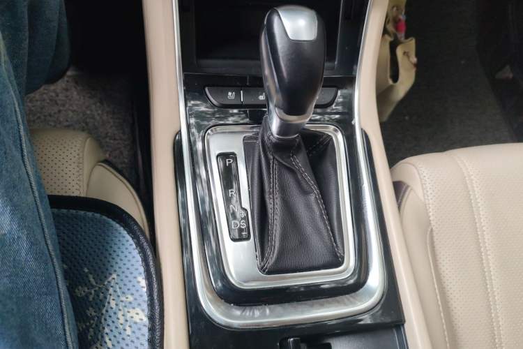 Used CHANGAN Raeton CC 2018 1.5T Automatic Zunya Model China V Standard Gear Lever
