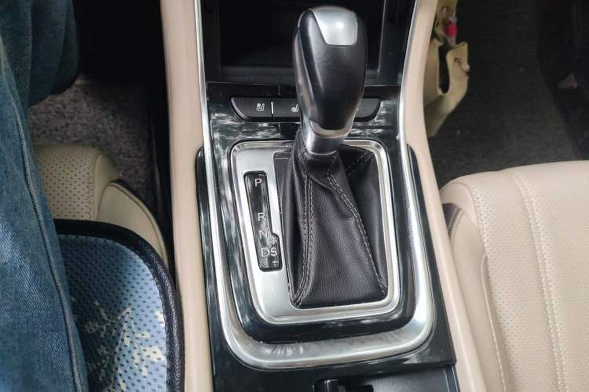 Used CHANGAN Raeton CC 2018 1.5T Automatic Zunya Model China V Standard Gear Lever